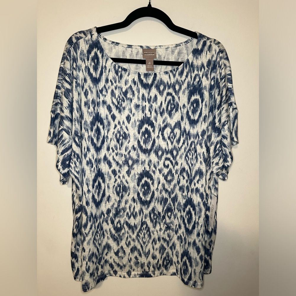 Chico’s Indigo Ikat Boat Neck Top Size 4 DroShoulder Short Sleeve Pullover Blue‎
